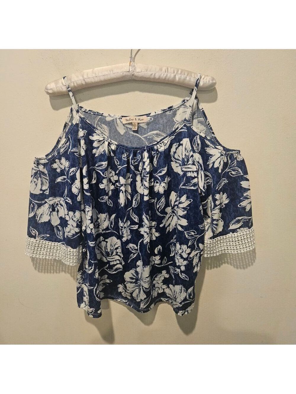 Women's Harlow & Rose Blue White Floral Cold Shoulder Blouse L
